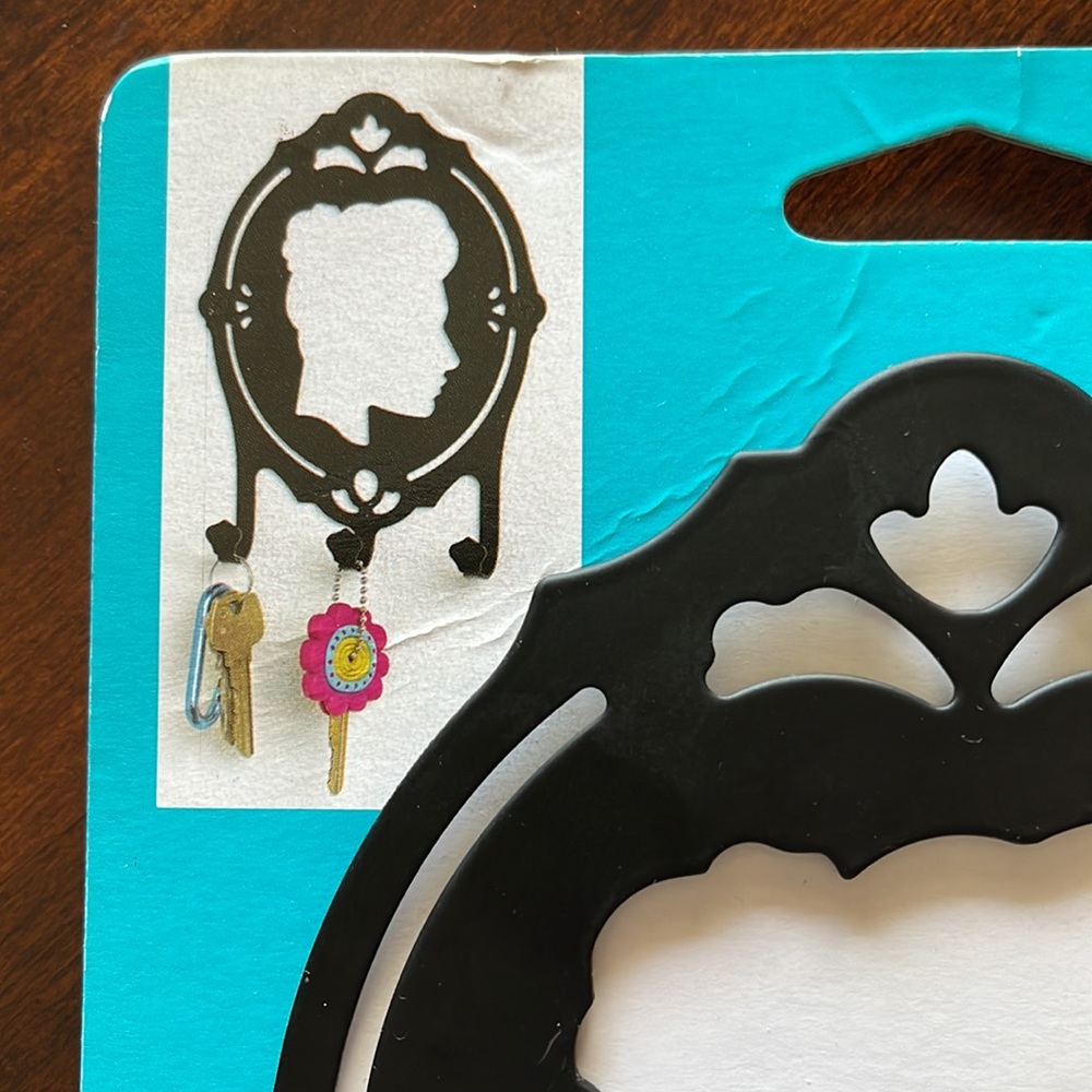 Vignette Metal Key Rack - Picture 5 of 12